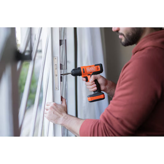 PARAFUSADEIRA / FURADEIRA DE IMPACTO 3/8” (10mm) 12V MAX* LÍTIO – ÍON 17 ACESSÓRIOS BIVOLT