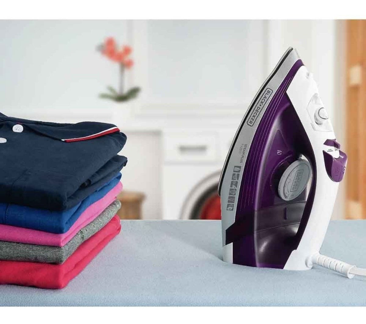 Ferro de Passar Roupa Modelo FX2500 Com Vaporizador Base Antiaderente